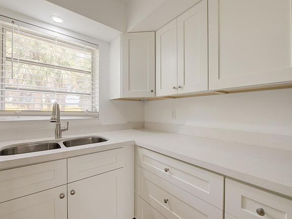 5th image of 1017 NW 30th Ct APT 3