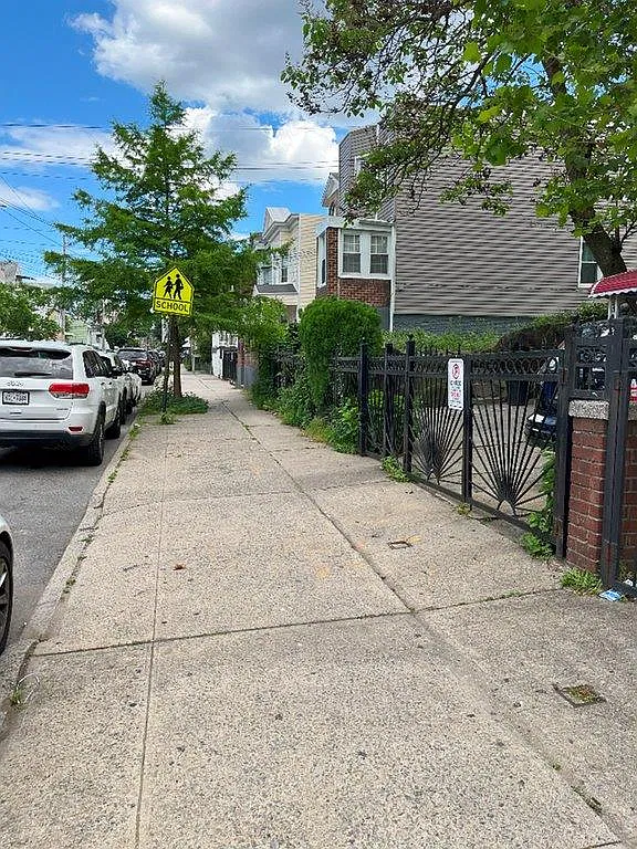 3 bed, 1100 sqft, $3,777 — Photo 3