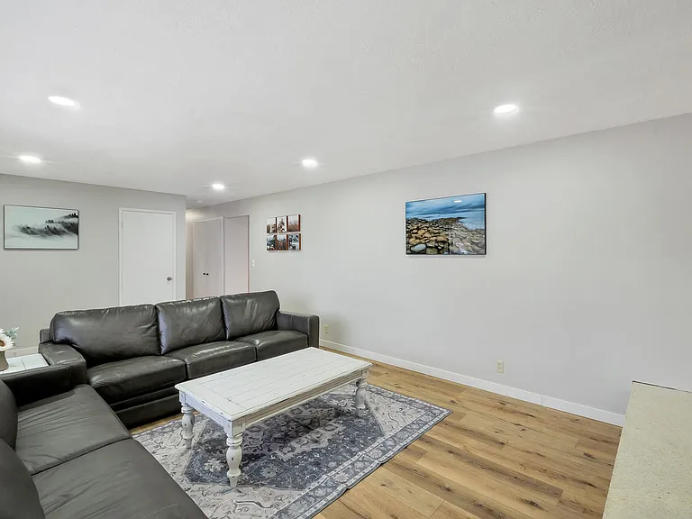 1530 W South Jordan Pkwy — Photo 2
