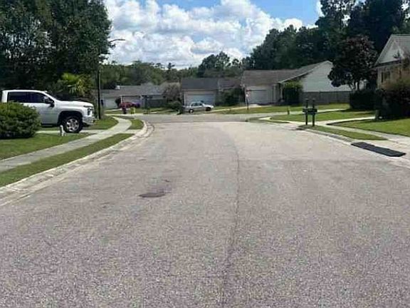 Exterior Neighborhood (street photo)