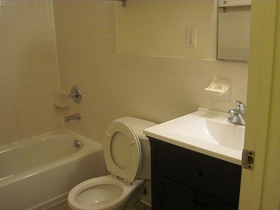 3rd image of 748 Myrtle Ave APT 3