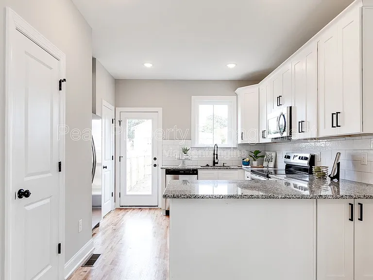 3204 Delaware Ave — Photo 9