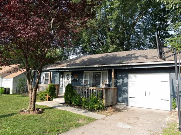 800 S Highland Dr, Harrisonville, MO 64701