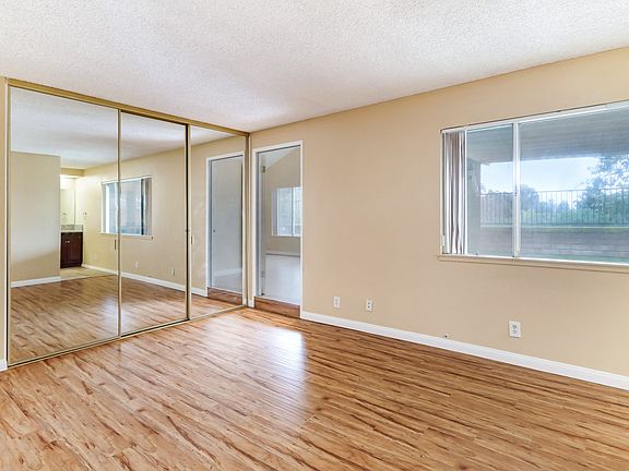 5th image of 2024 E Loraine St