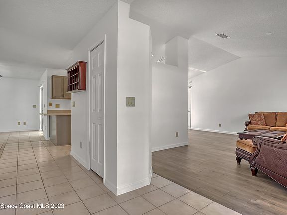4th image of 443 Summers Creek Dr