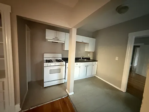 135 Lawton Ave Photo 1