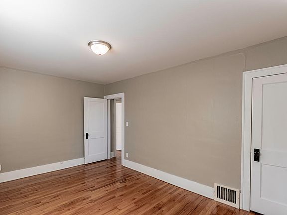 5th image of 137 N 33rd St APT H