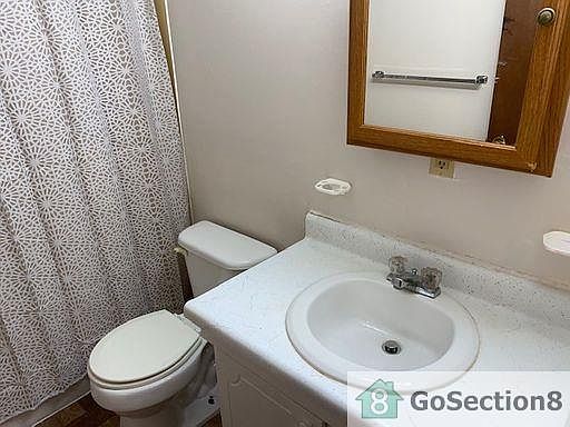 4th image of 667 S Shore Ct