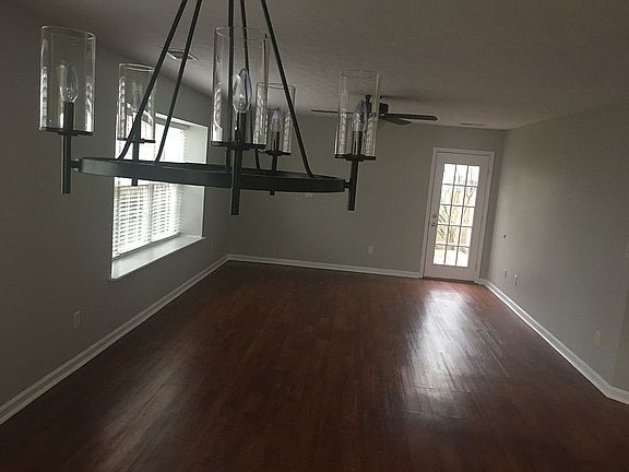 3rd image of 261 Deerfield Ln