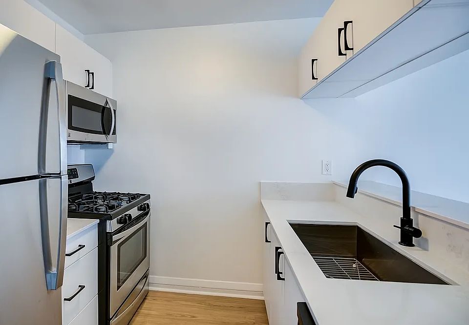 1st image of 800 6th Ave APT 22C