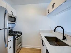 800 6th Ave