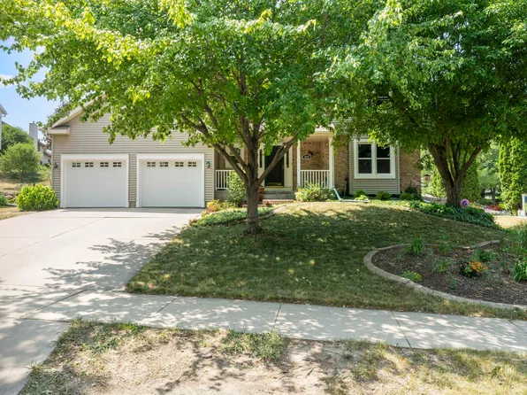 3308 Country Grove Dr, Madison, WI 53719