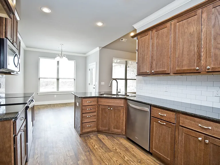 308 Alder St — Photo 13