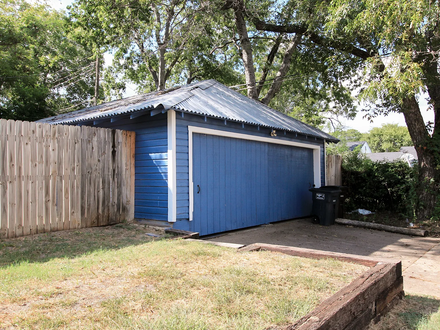 3 bed, 1879 sqft, $2,200 — Photo 4