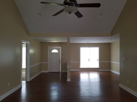 3rd image of 136 Birchwood Dr