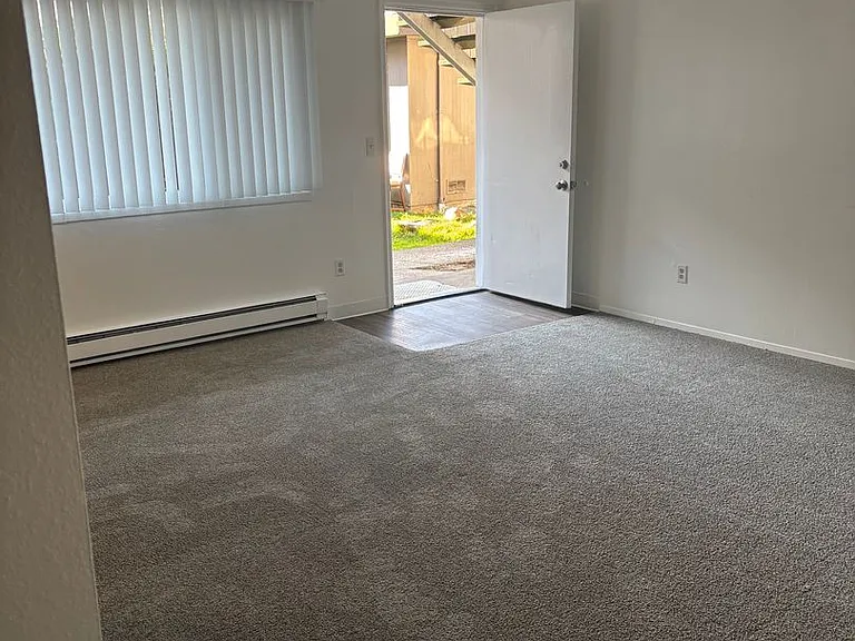 Sherri Arms Apartments — Photo 9
