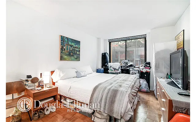 Rented by Douglas Elliman | media 14