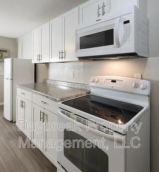 717 30th St N #4 — Photo 6