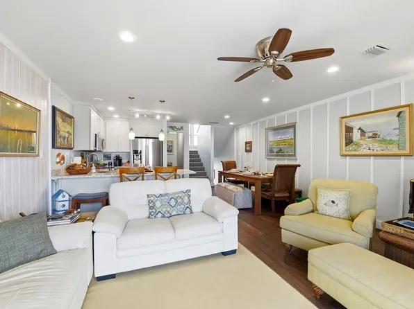 1760 E Gulf Beach Dr, Saint George Island, FL 32328