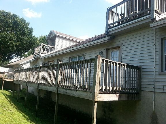 2nd image of 1323 E Fletcher Ave