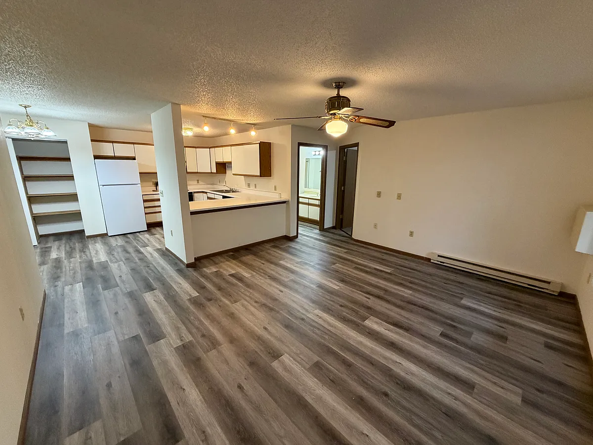 Building Photo - 201 Willow Ln #12