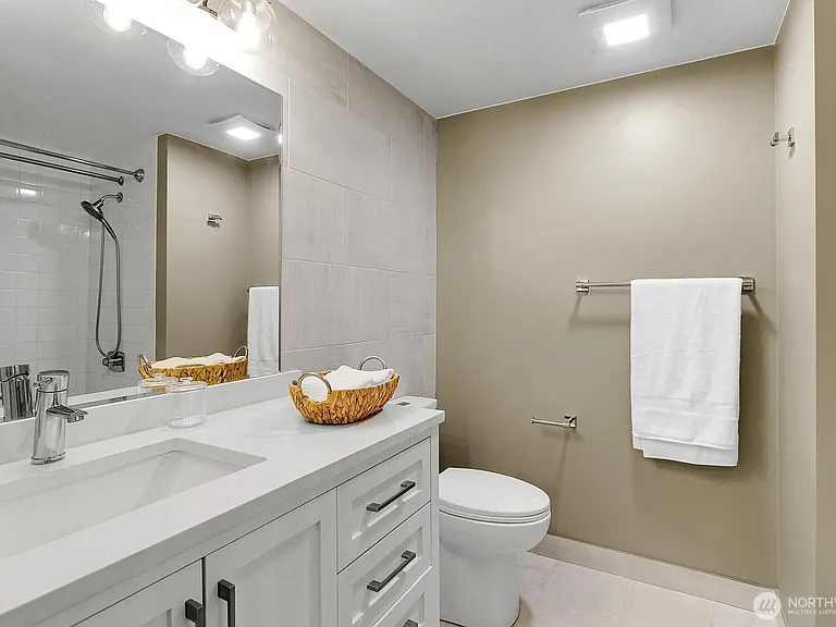 4540 8th Ave NE #202 — Photo 11