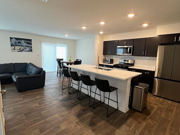 2nd image of 1118 W Lake Ct