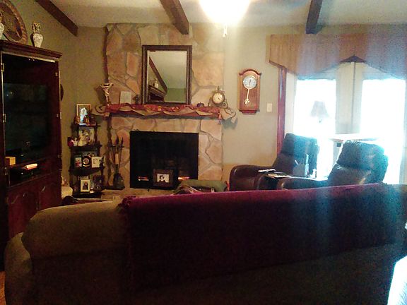 3rd image of 104 Stephanie Ave