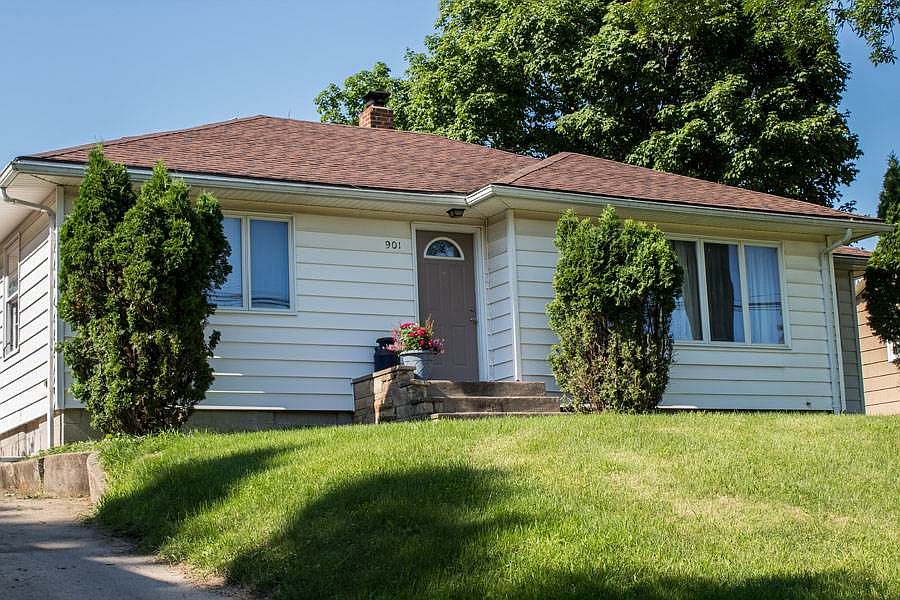 1st image of 901 1st Ave NE