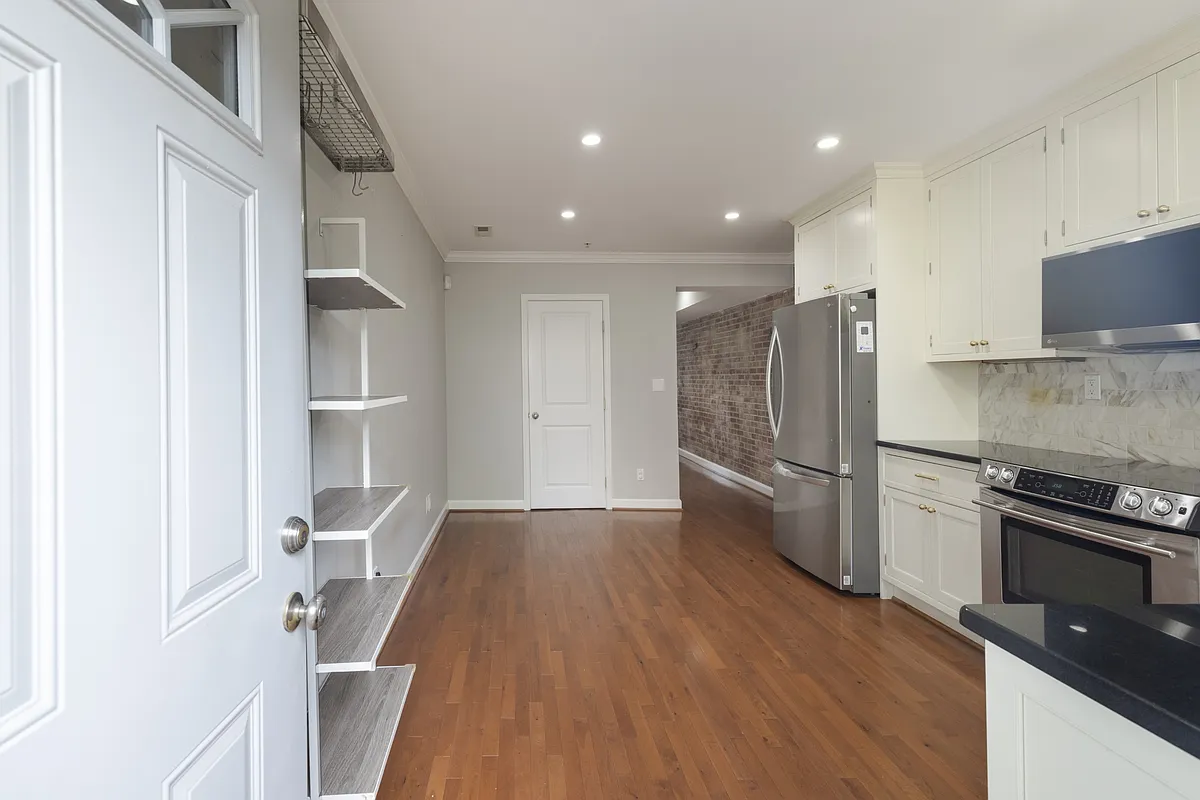 Building Photo - 1122 K St SE #1