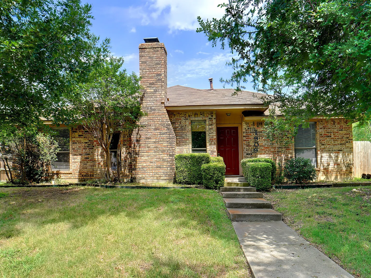3 bed, 1309 sqft, $1,900 — Photo 2