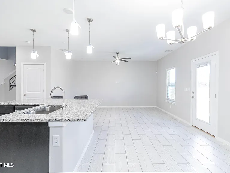 13909 Summer View Ave — Photo 14