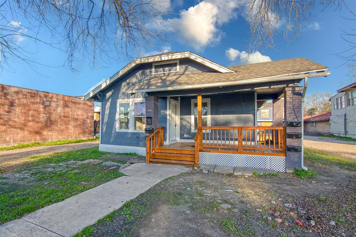 Building Photo - 3307 Broadway St #5