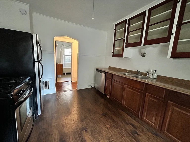 105 Florence Ave — Photo 14