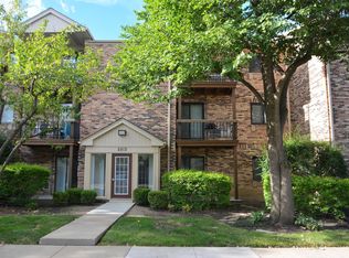 2213 W Nichols Rd #22F, Arlington Heights, IL 60004