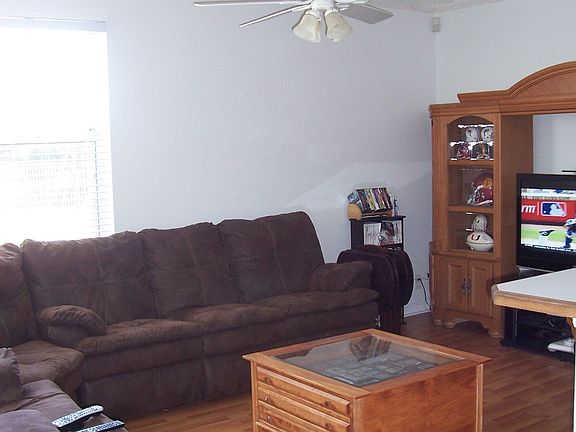 3rd image of 931 Stanton Dr