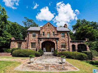 2733 Smyer Cir, Vestavia Hills, AL 35216