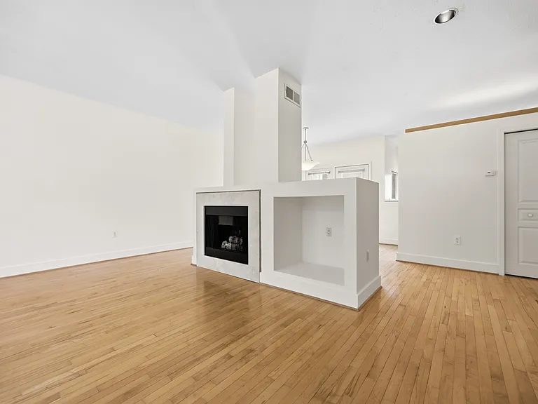 251 Carron St — Photo 6