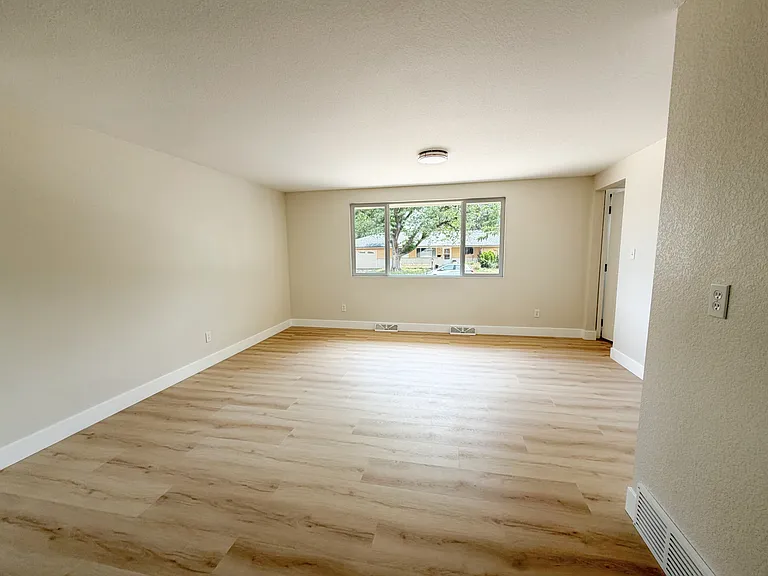 1501 Stuart St — Photo 8