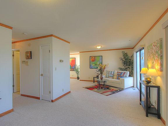 3rd image of 725 Le Conte Ave