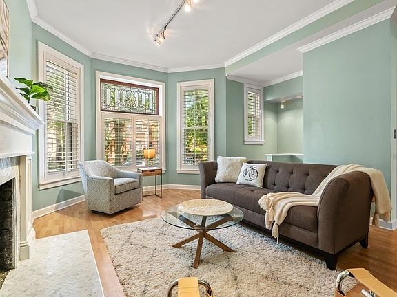2nd image of 1433 W Cuyler Ave #1W