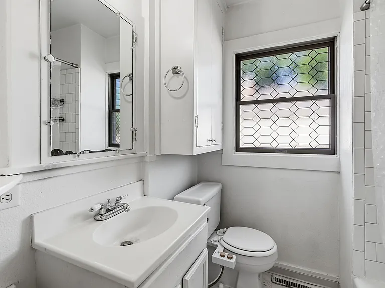 2034 S Broxon St — Photo 24