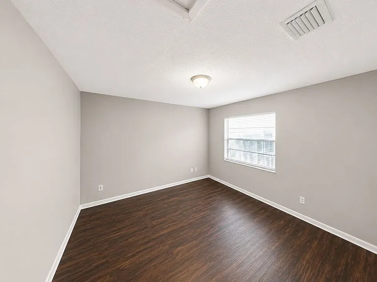921 E Poinsettia Ave — Photo 6