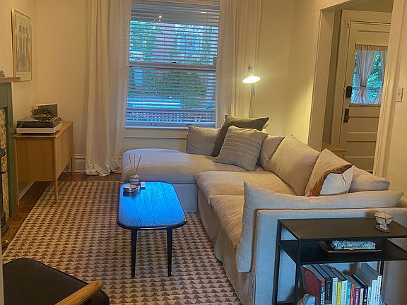 4th image of 953 N Clarkson St APT 1