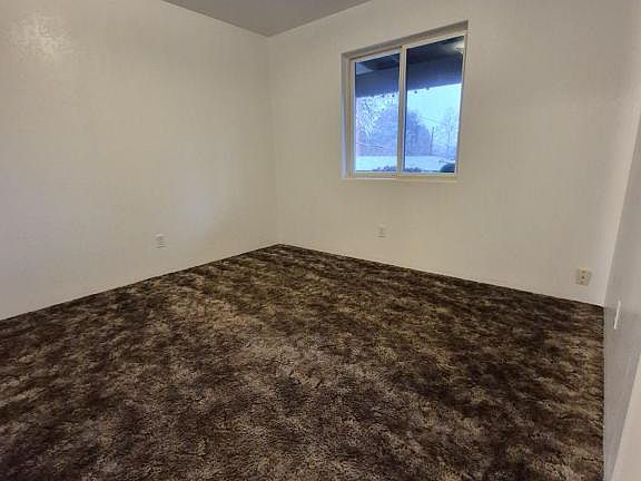 5th image of 306 NE C St APT C