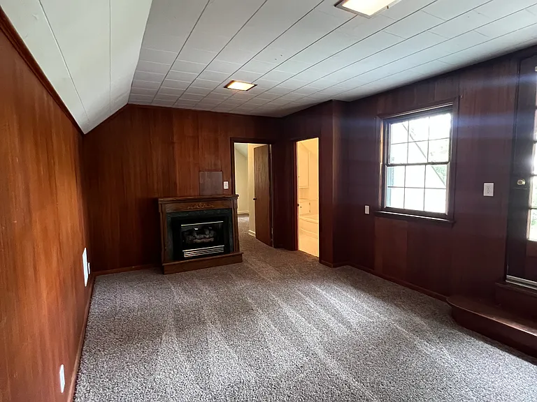 516 N Park St — Photo 33