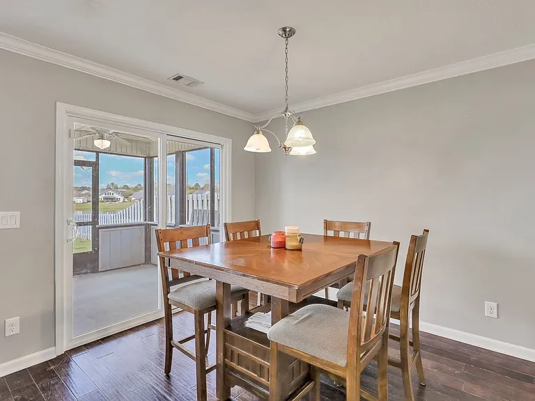 94 Lake Shore Blvd — Photo 18