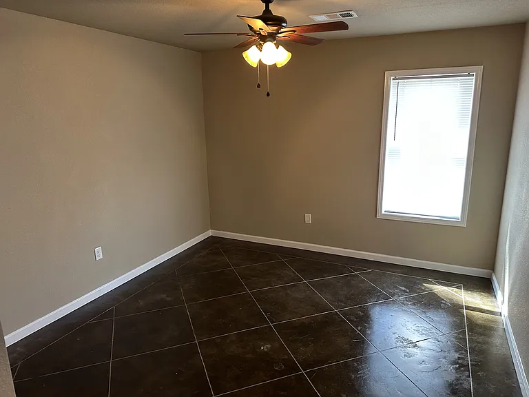 4707 Samantha Ave E — Photo 4