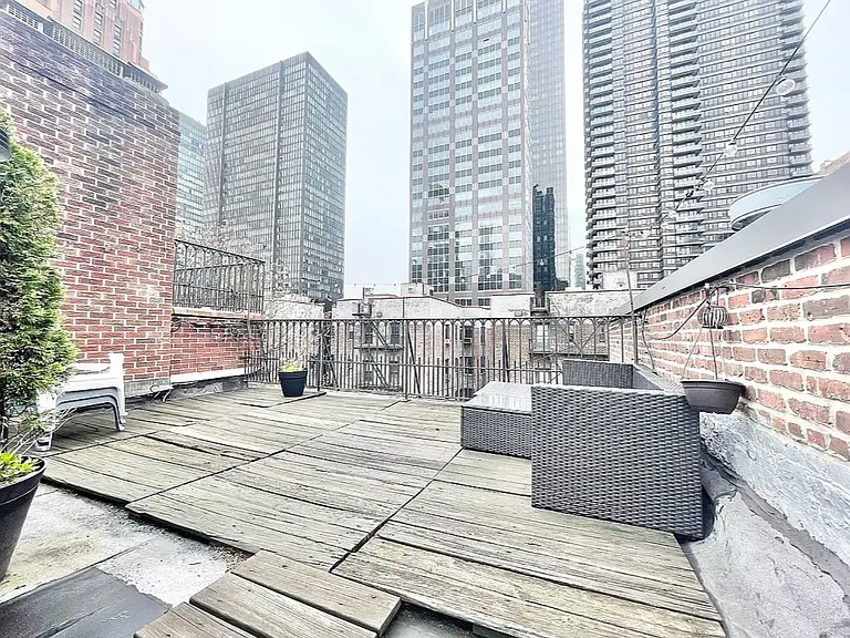 352 E 50th St #3 — Photo 5