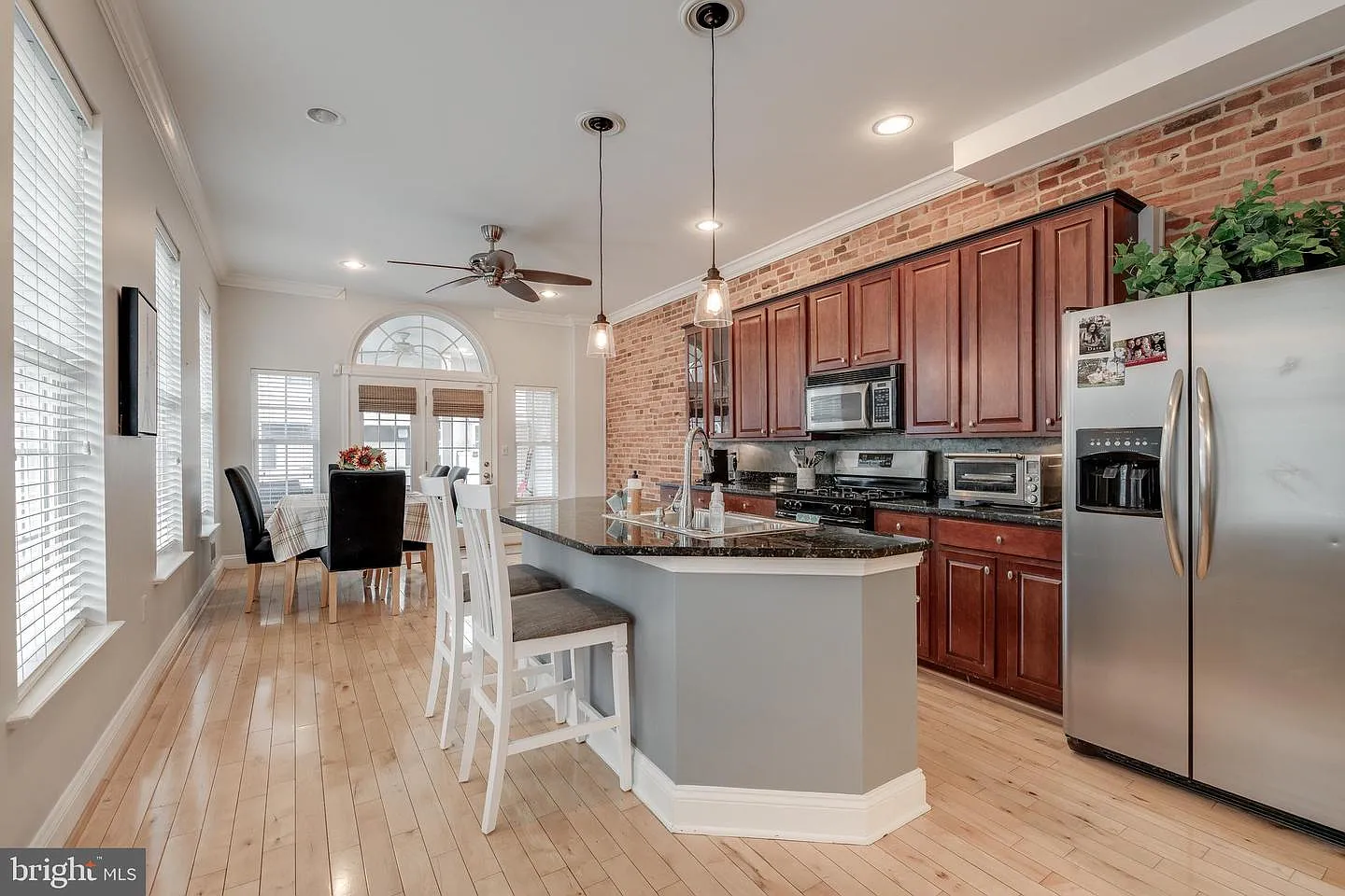 3 bed, 3.5 bath, 2250 sqft, $3,900 — Photo 4